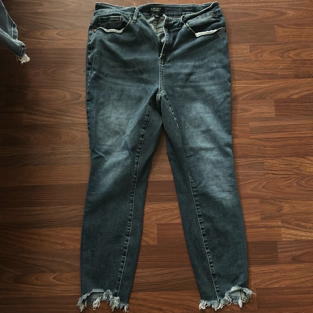 Judy Blue shark Bite Hem 16w